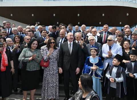 Prezidentlə xanımının incəsənət xadimləri ilə səmimi – Görüntüləri