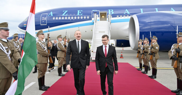 Prezident Macarıstana getdi – FOTOLAR