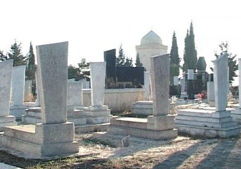 Bakıda qəbiristanlıqda QARA BAZAR: Köhnə və kimsəsiz qəbirlər dağıdılır – Molla isə maklerlik edir
