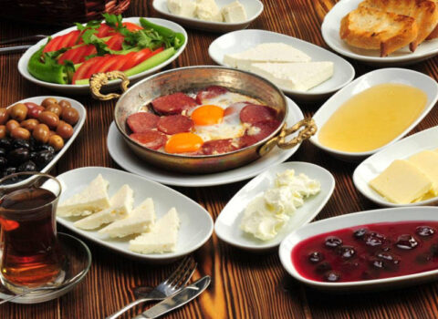 Həqiqətən də səhər yeməyi yeməməliyik? – Deputatın fikirinə qida mütəxəssisi belə CAVAB VERDİ