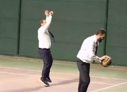 Prezident nazirlə basketbol oynadı – Video