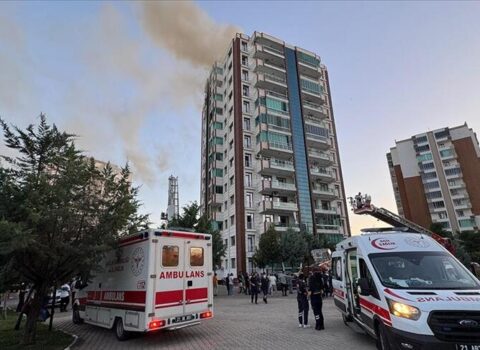 Türkiyədə çoxmərtəbəli bina yandı – 23 nəfər xəstəxanaya yerləşdirildi