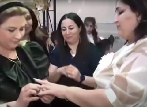 Qızıl hədiyyə olunan müəllimlə bağlı – Rəsmi açıqlama