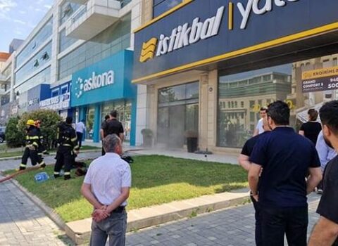 Bakıda məşhur mebel mağazasında yanğın – İşçilər təxliyə edildi