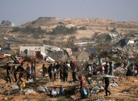 Humanitar yardım məntəqəsində onlarla fələstinli öldürüldü
