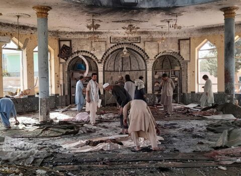 Yəməndə namaz vaxtı məscidə hücum edildi – Ölənlər və yaralılar var