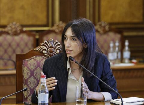 Ararat Mirzoyandan həyat yoldaşına yaşıl İŞIQ: Hökumətin iclaslarına QATILIR – FOTO