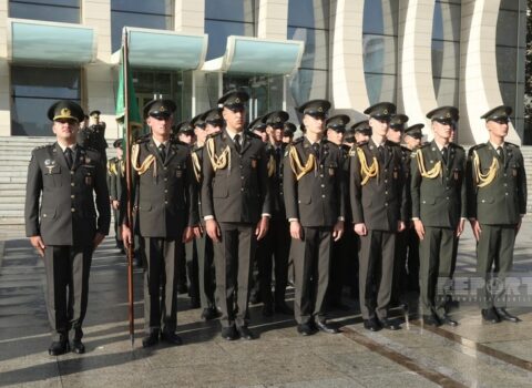 Bakıda hərbi orkestrlərin müşayiəti ilə yürüşlər keçirilir