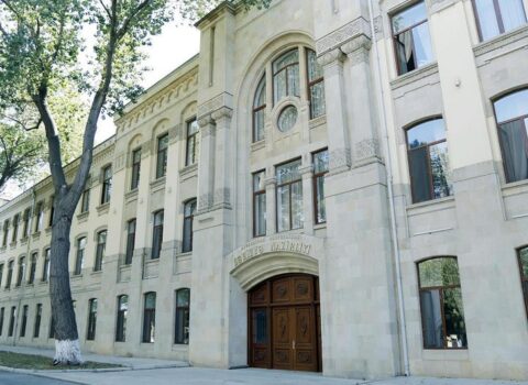 Pasiyentinin çılpaq videosunu paylaşan həkim barədə araşdırma başladı