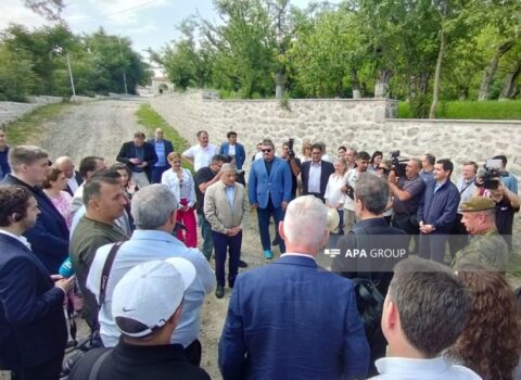 Diplomatik korpus nümayəndələrinin Şuşaya səfəri başladı – FOTO