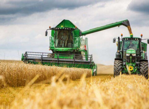 Şəkidə “John Deere” markalı kombayn yandı