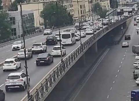 Bakının bir sıra yollarında nəqliyyatın sıxlığı yarandı