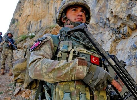 Türkiyə Ordusuna HÜCUM – 10 hərbçi yaralanıb
