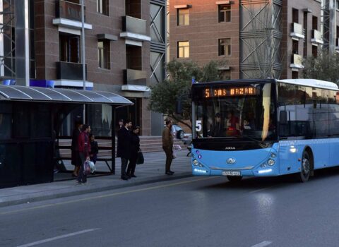 Sərnişinlərin NƏZƏRİNƏ: Avtobus pulunu həm “Bakı kart”la, həm də bu üsulla ödəyə biləcəksiniz