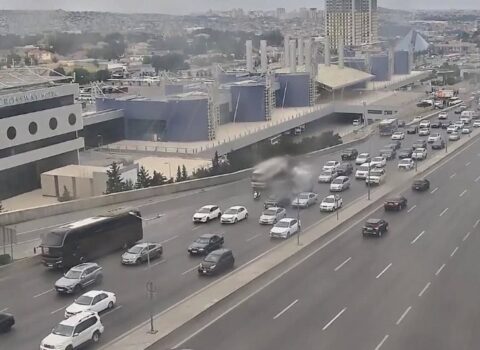 Bakının bir sıra yollarında nəqliyyatın sıxlığı yarandı