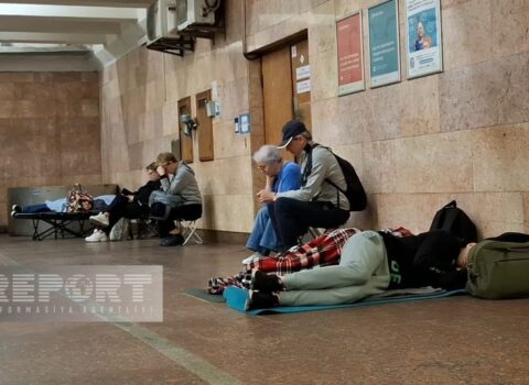 Kiyev kütləvi hava hücumuna məruz qaldı, əhali gecəni metroda keçirdi