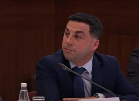 “Rusiya ölkədə kişi tapılmadığı bir vaxtda əsl azərbaycanlı kişilərin qayğısına qalmalıdır” – Əli Vəliyev