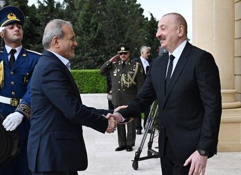 İlham Əliyev Pezeşkianla danışdı