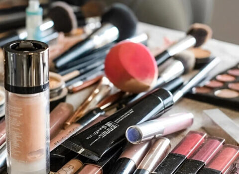 Kosmetik vasitələrin dəhşətli fəsadları üzə çıxdı: Mütəxəssisdən xəbərdarlıq