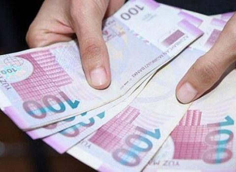 “Oğlunu həbsdən azad edəcəyik” deyib, 22 minini mənimsədi