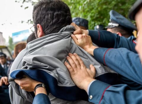 Ermənistanda KÜTLƏVİ HƏBSLƏR başladı – Paşinyandan ƏZƏLƏ NÜMAYİŞİ