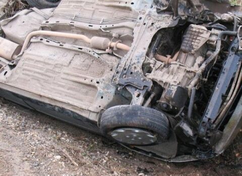 4 sərxoş qadın “Prius”u dərəyə aşırdı