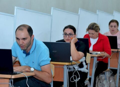 1300-dən çox müəllim testdən keçirildi