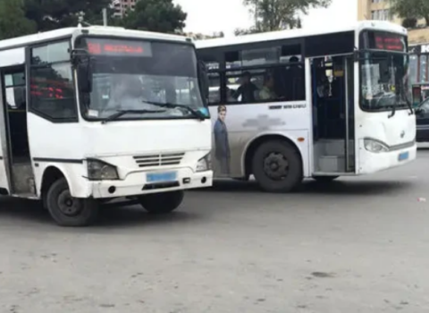 Bakıda 20-25 illik avtobuslarla sərnişin daşınır – “İstidən bişirik” – VİDEO