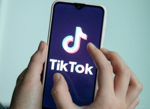 Tiktokda 23 nəfərə “ucuz telefon” satdı – FOTO