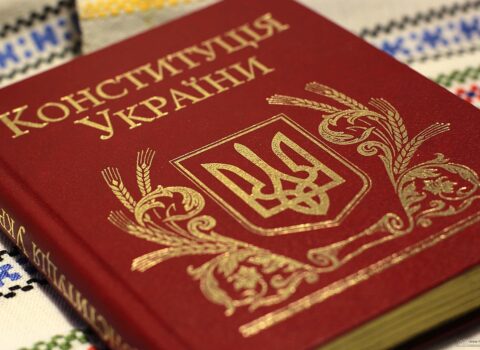 Ukraynada Rus dili ilə bağlı Konstitusiya dəyişikliyi tələb olundu