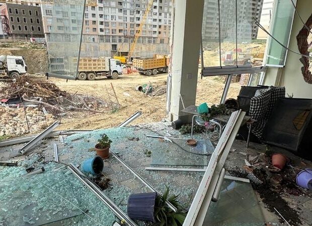 “Melissa Group” və mülkün sahibi razılaşıb, Alatavadakı qalmaqallı mülk sökülüb – FOTO
