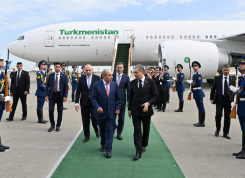 Berdiməhəmmədov Azərbaycana gəldi