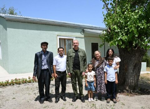 İlham Əliyevin Xocalı sakininin evində səmimi söhbəti – VİDEO