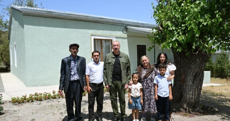 İlham Əliyevin Xocalı sakininin evində səmimi söhbəti – VİDEO