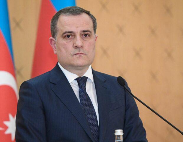 Ceyhun Bayramov pakistanlı həmkarı ilə müzakirə apardı