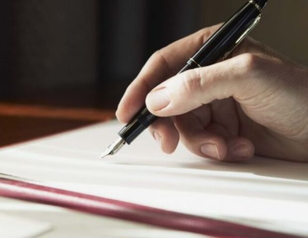 Baş nazirin müavini və səhiyyə naziri vəzifəsindən azad edildi – BU ÖLKƏDƏ