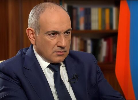 Paşinyan arvadı ilə bağlı məqaləyə görə məşhur qəzeti məhkəməyə verdi