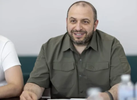 Zelenski müdafiə nazirini bu ölkəyə səfir göndərir