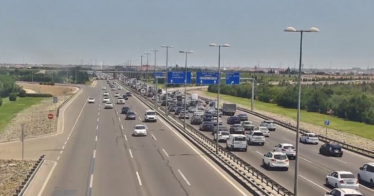 Bakıda qəza oldu, sıxlıq yarandı