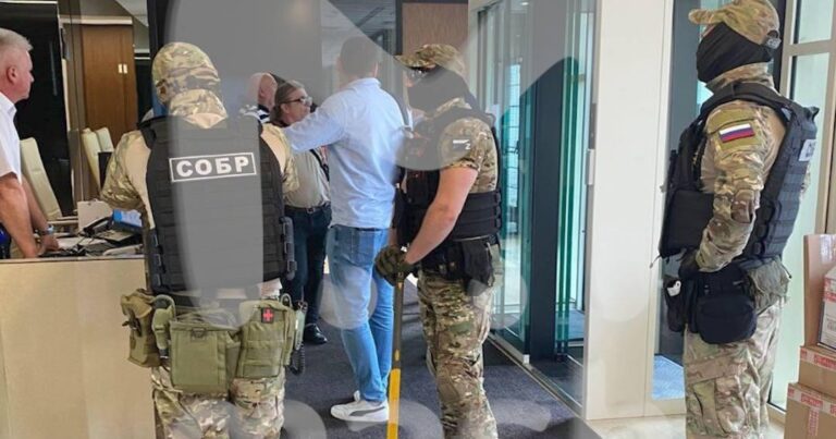 TƏCİLİ: Rusiyada azərbaycanlı iş adamının oğlunun ofisinə basqın – FOTO