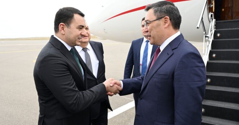 Qırğızıstan Prezidenti Sadır Japarov Azərbaycana səfərə gəldi