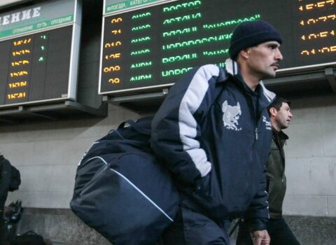 Rusiyadan yeni qadağa: Azərbaycanlılar evə pul göndərə bilməyəcəklər