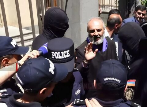 Erməni arxiyepiskop deputat və məmurlarla bağlı məhkəməyə müraciət etdi