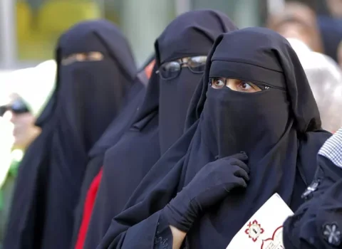 Niqab taxmaq qadağan edilir – Səbəbi açıqlandı
