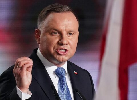 Polşada prezident Duda haqqında yazılan kitab satışdan çıxarıldı