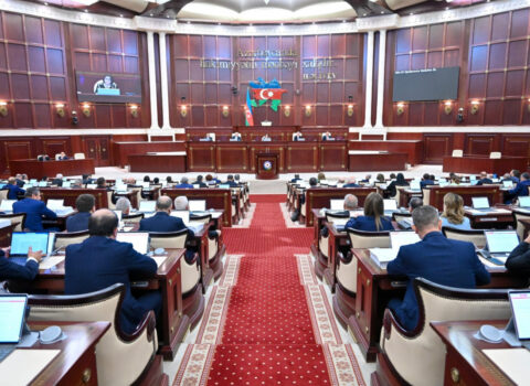 Milli Məclisin iclası başladı