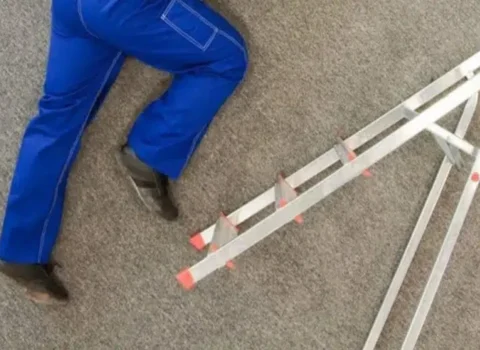 Göygöl sakini nərdivandan yıxılıraq xəsarət alıb