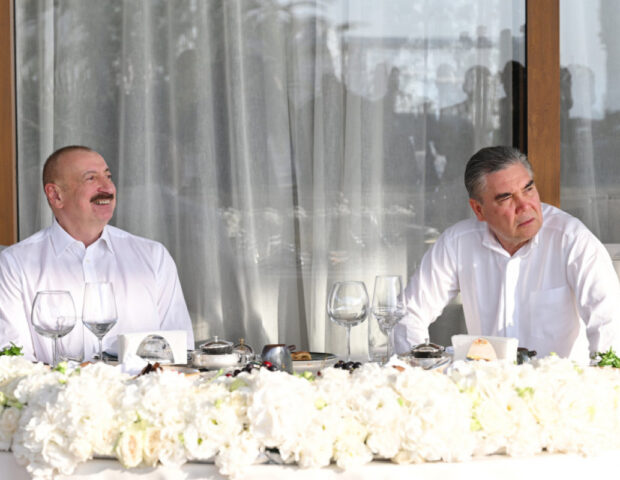 Prezident İlham Əliyev və Qurbanqulu Berdiməhəmmədov birgə nahar ediblər
