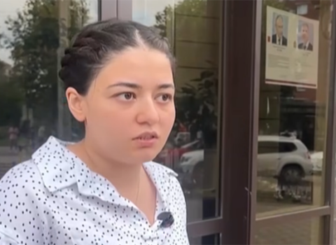 “Mənə təxribatçı suallar verdilər” – Rusiyada hücum edilən qadın +Video