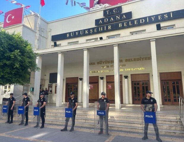 Türkiyədə müxalifətçi bələdiyyə başçıları həbs olunur – Nə baş verir?